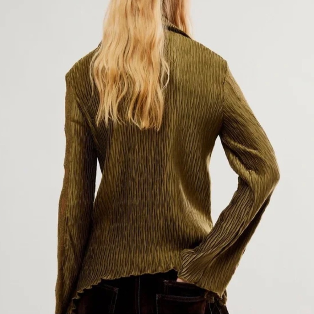 Pleated New Free People Next Dimension Button Down Shirt- Weeping Willow size M - Picture 3 of 11
